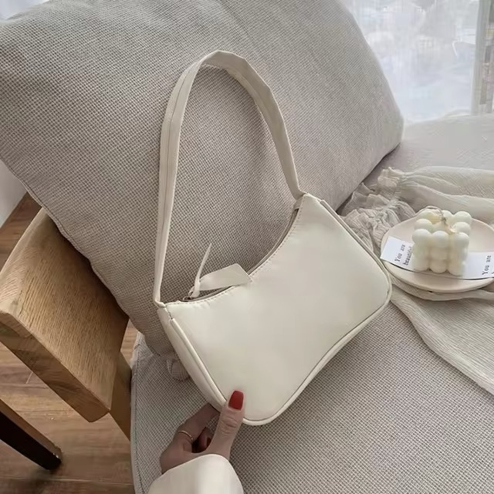 ℝ𝕖𝕥𝕣𝕠 baguette bag | White 🤍